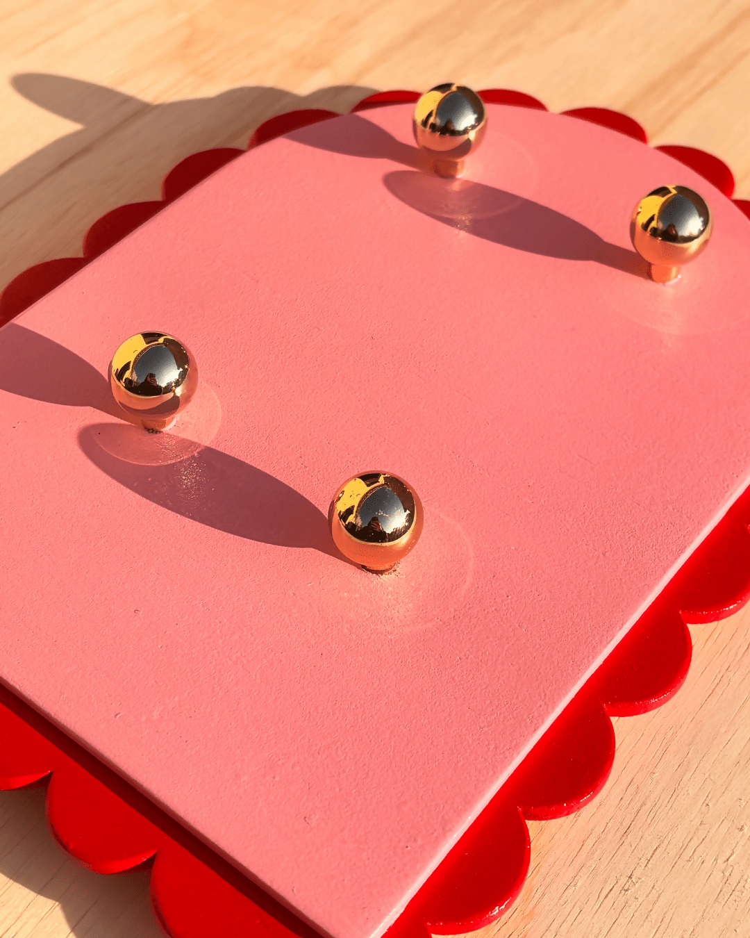 Colgador Llaves y Joyas en Madera - Diseño Colorido y Retro en Forma de Puerta con pétalos - Dopamine Concept Store