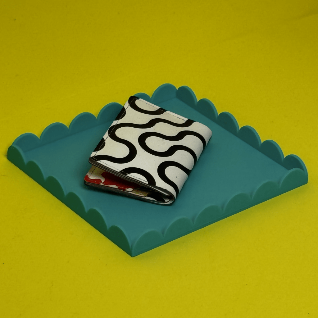 The scalloped tray - Dopamine Concept Store