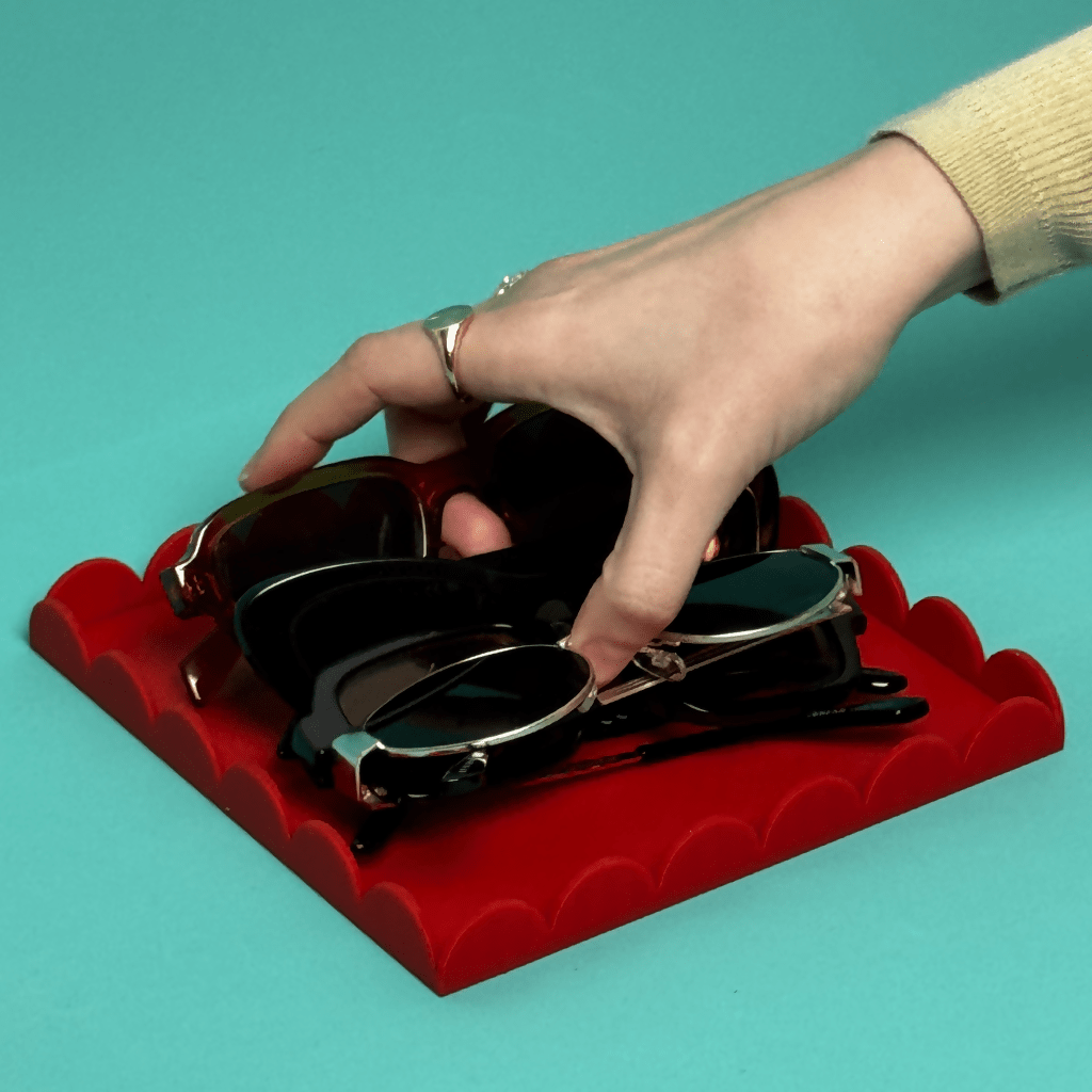 The scalloped tray - Dopamine Concept Store