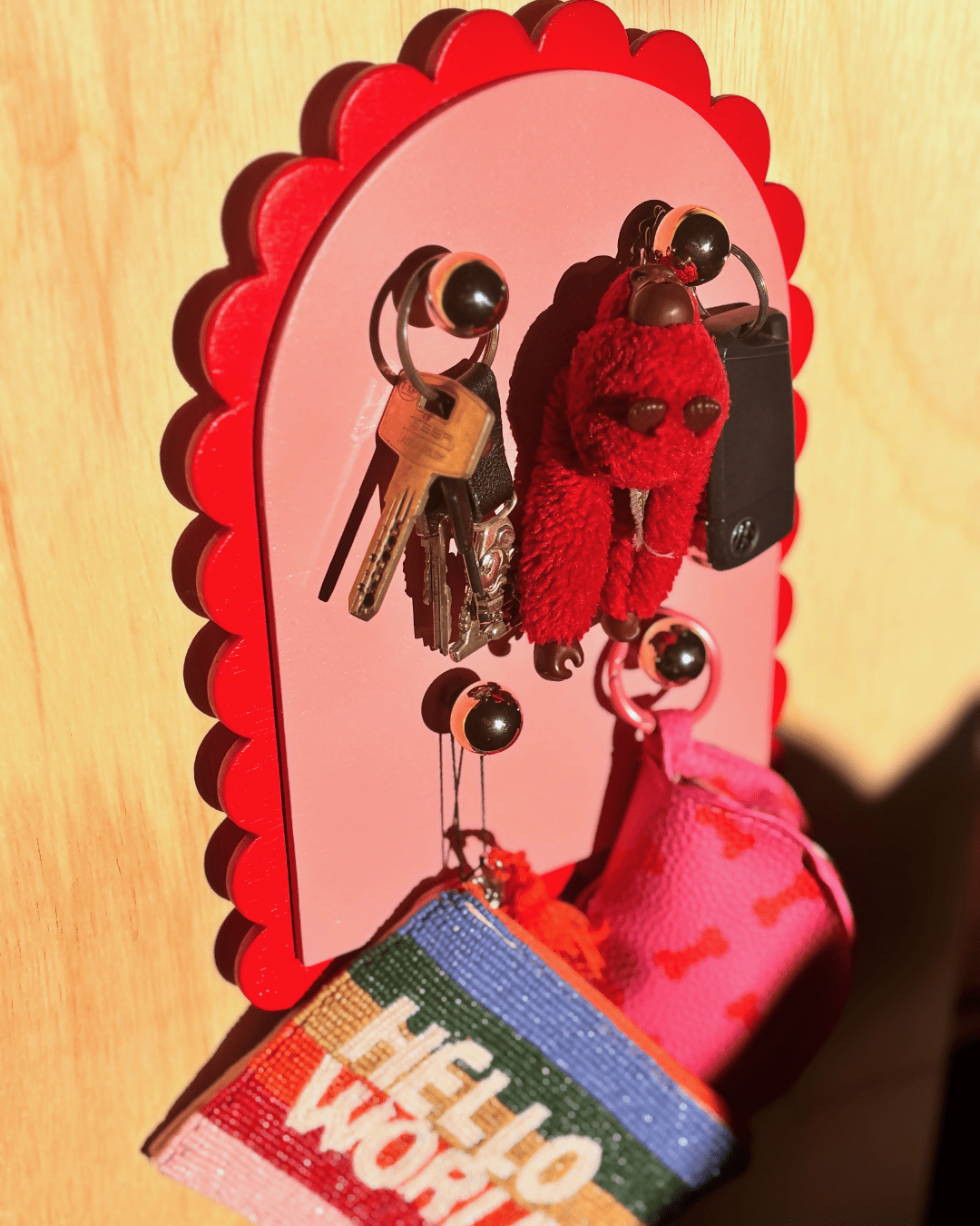Colgador Llaves y Joyas en Madera - Diseño Colorido y Retro en Forma de Puerta con pétalos - Dopamine Concept Store