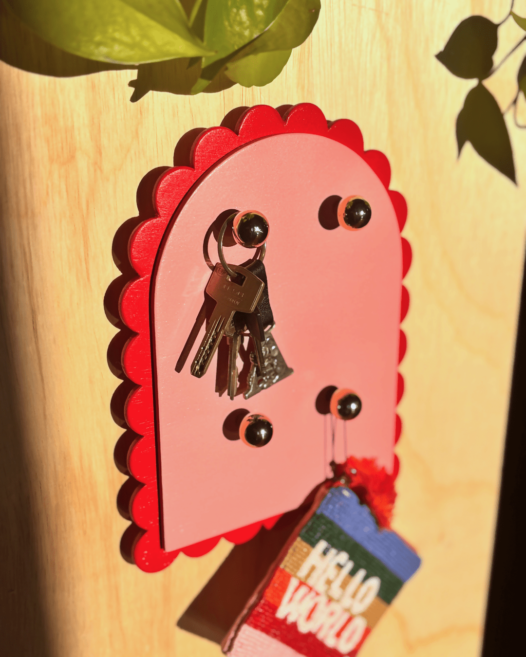 Colgador Llaves y Joyas en Madera - Diseño Colorido y Retro en Forma de Puerta con pétalos - Dopamine Concept Store