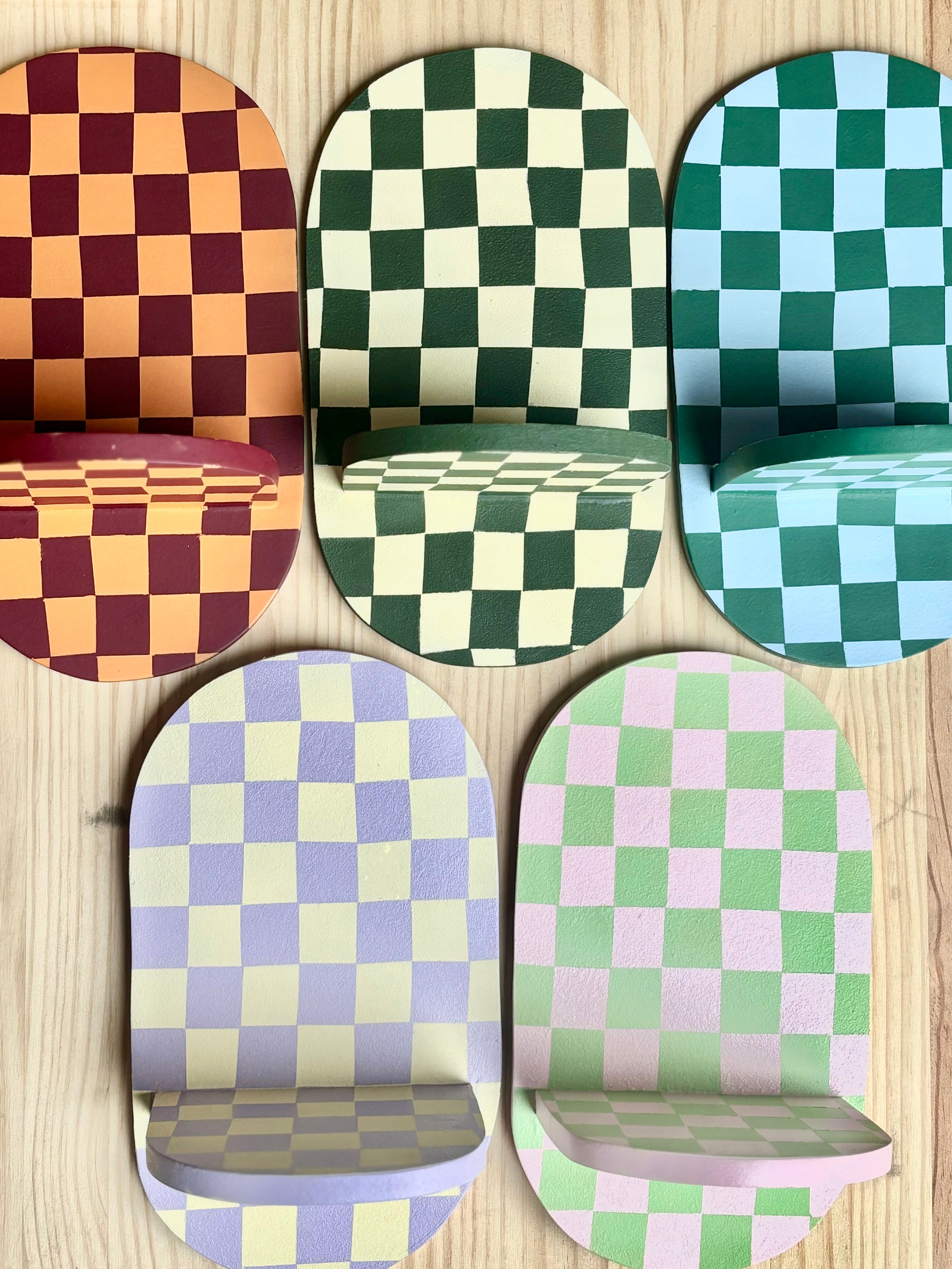 Estantería Oval Cuadros verdes y amarillos