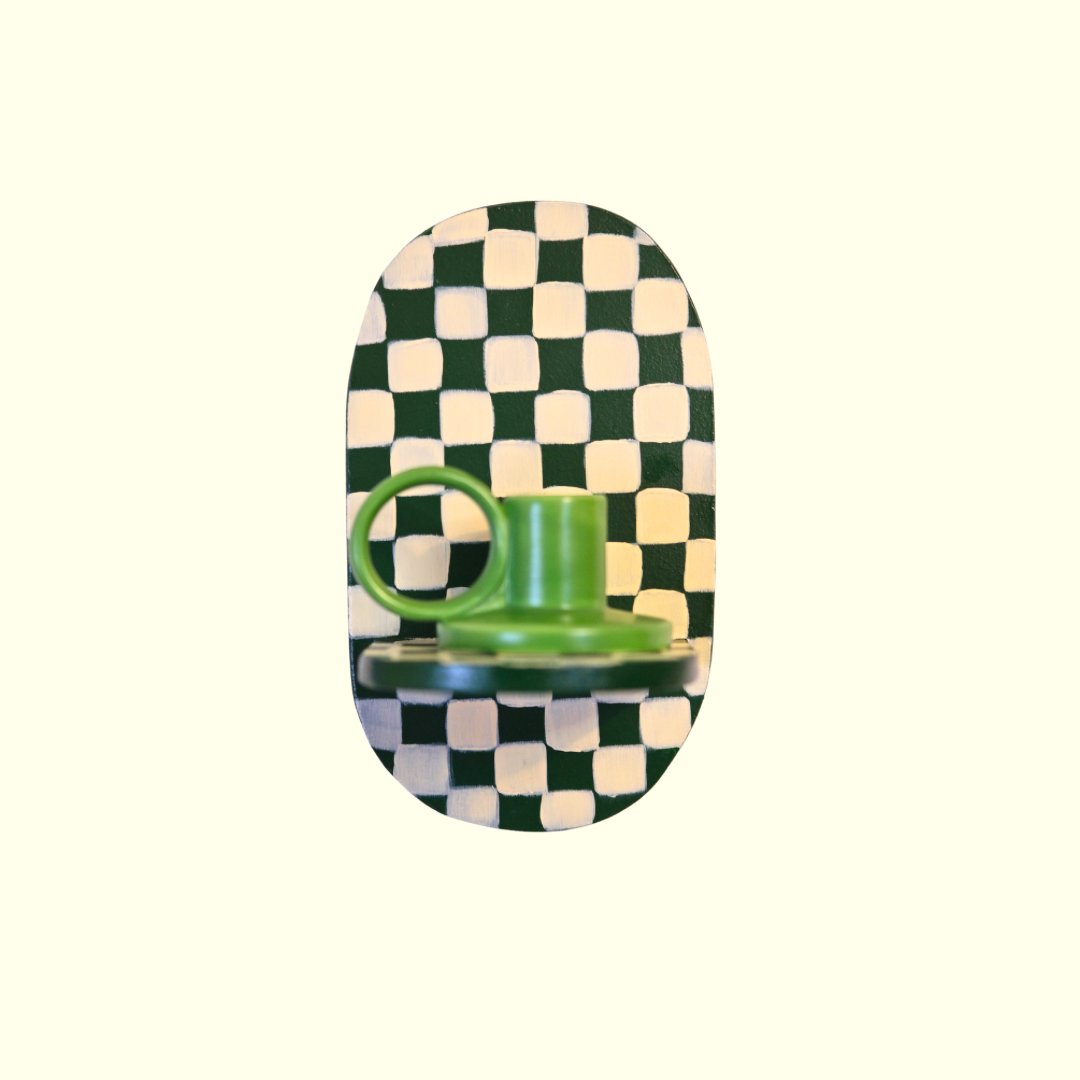 Estantería Oval Cuadros verdes y amarillos