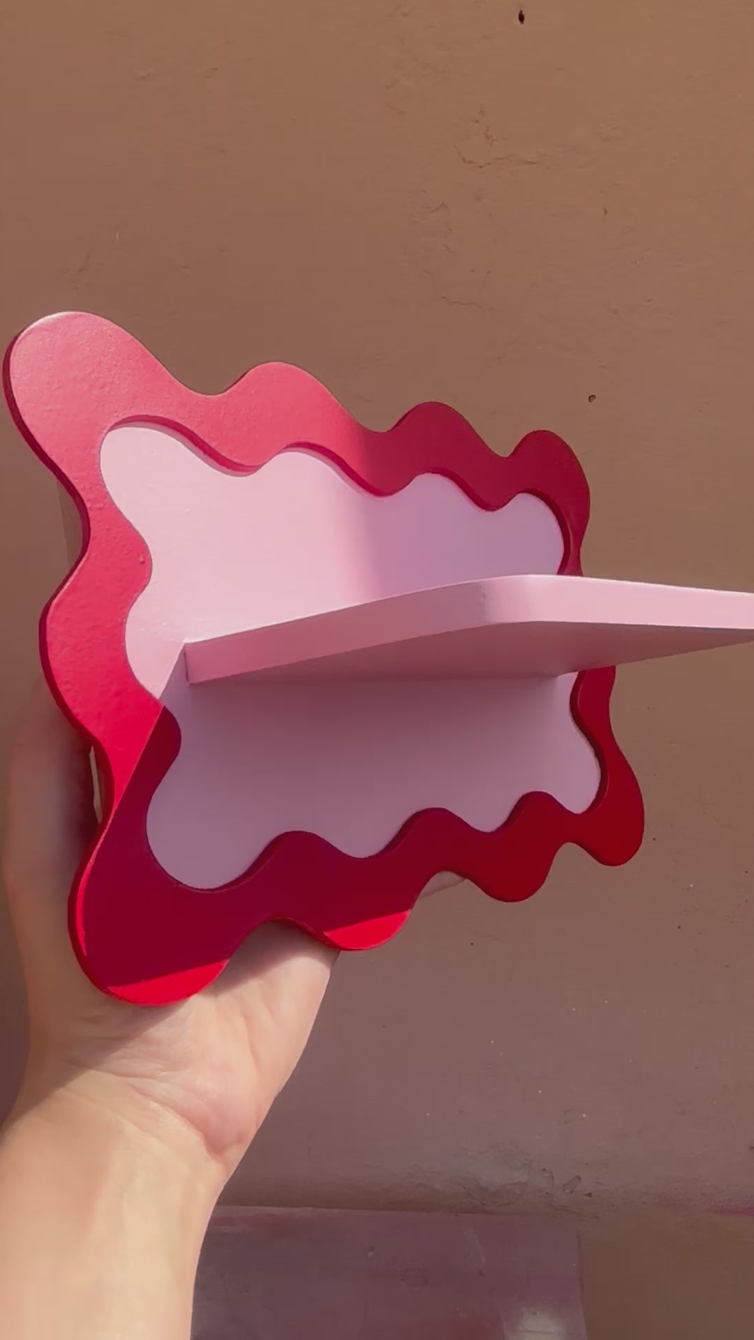 Estantería Wavy: Rojo y Rosa