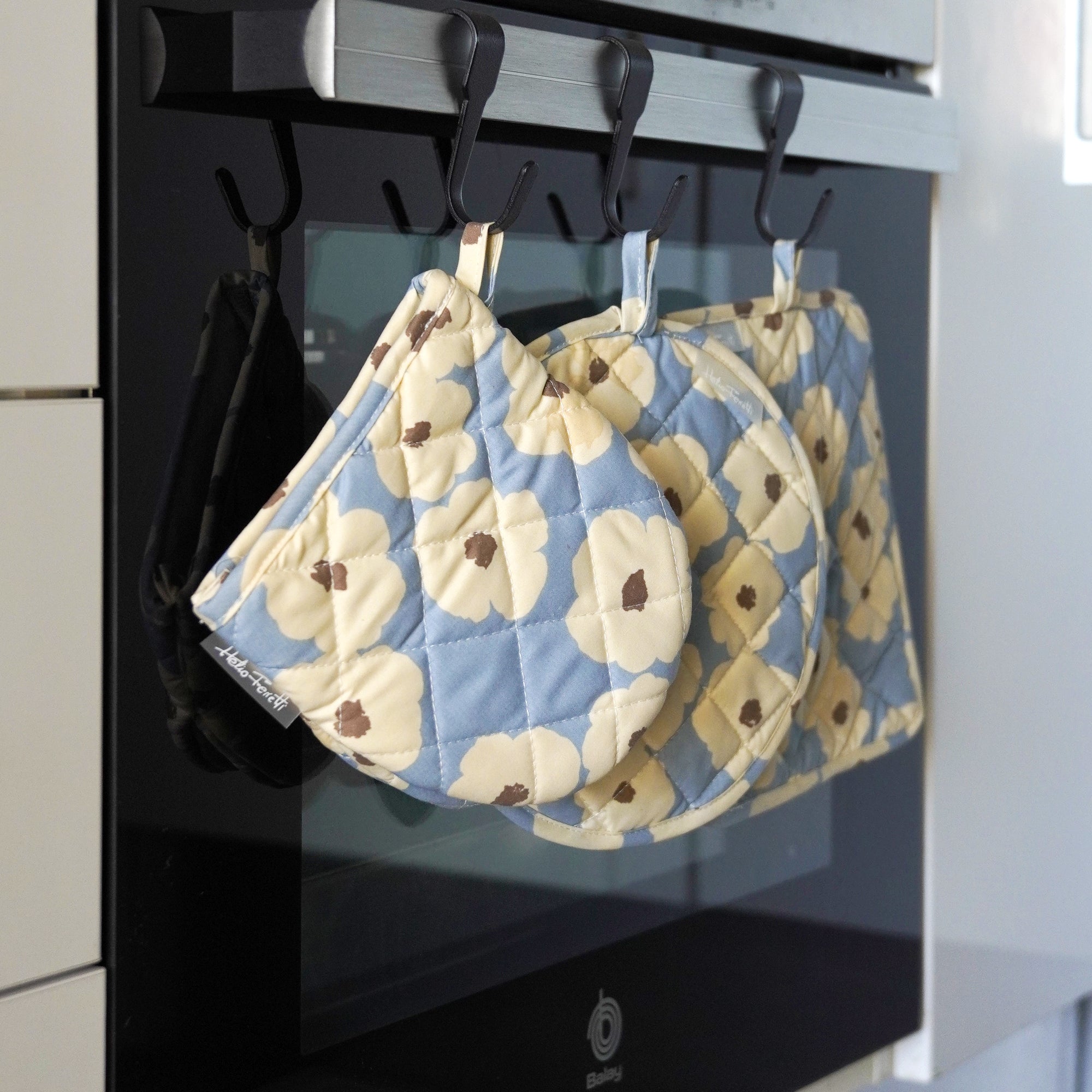 Set Floral Azul: Guante y Paño para Horno